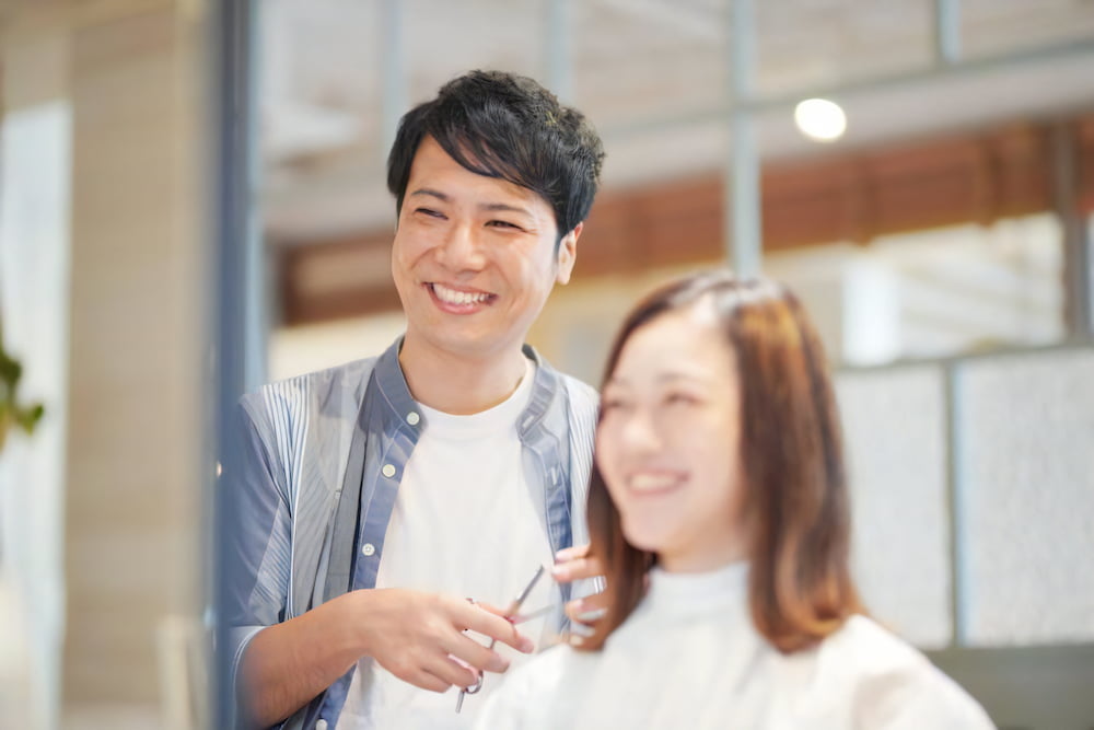 美容室のチラシで新規客を呼ぶ！反応率を上げるデザインと配り方